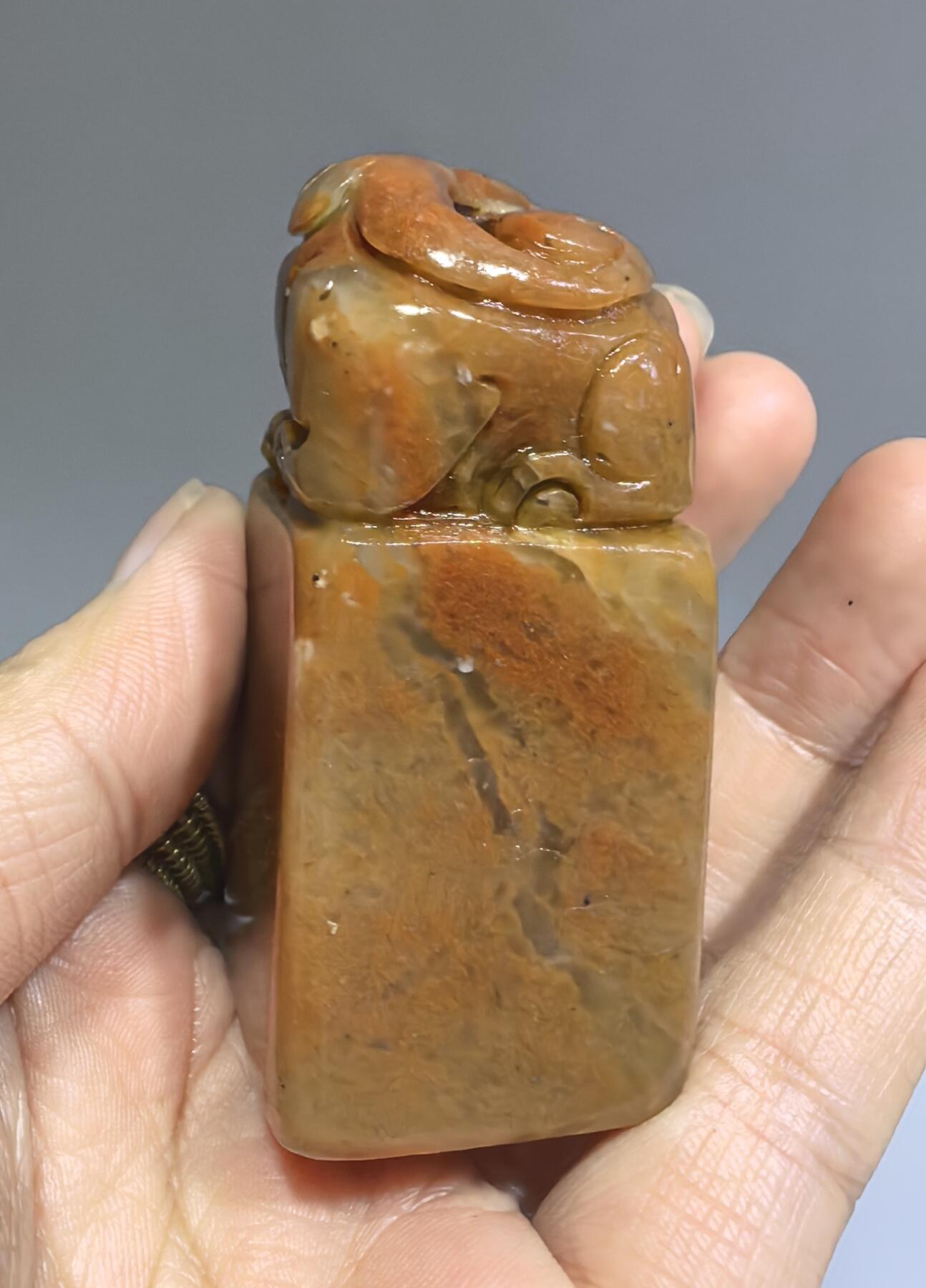 寿山石印章名家款，金城画家私印，全品如图，尺寸:6.1*2.8*2.6cm