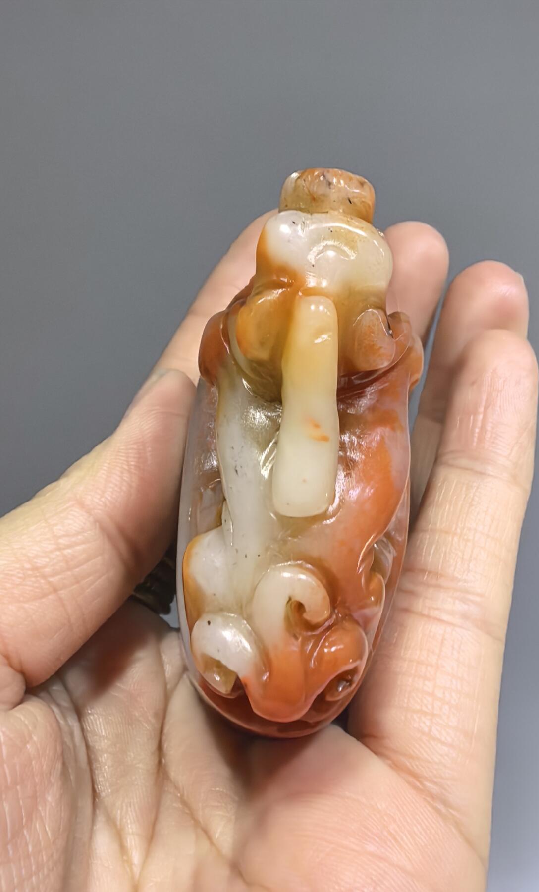 寿山石瑞兽印章，全品如图，尺寸:高5.5*5.2*2.7cm。