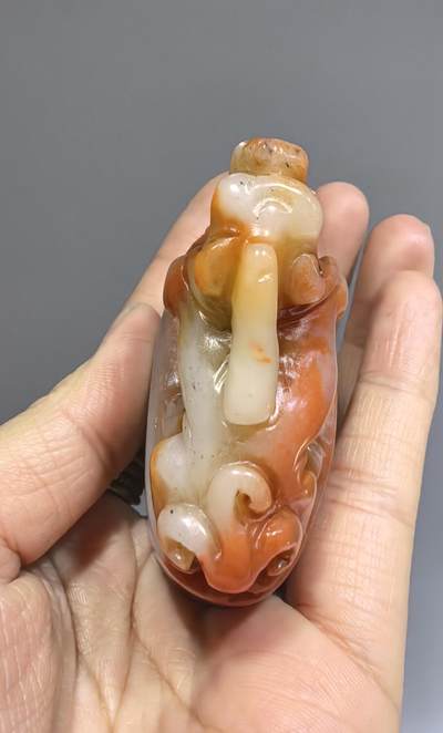 寿山石瑞兽印章，全品如图，尺寸:高5.5*5.2*2.7cm。