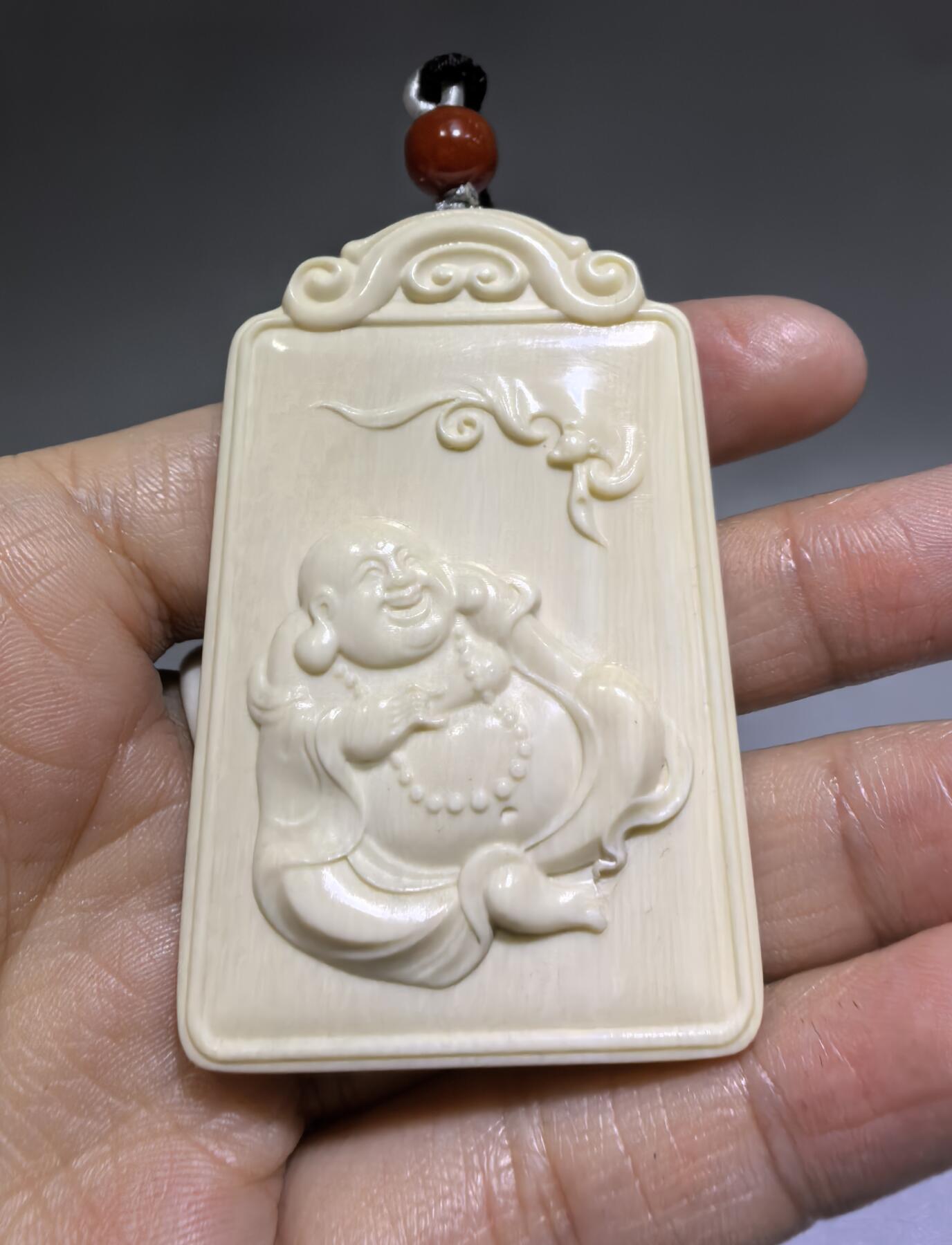 猛犸吊坠挂件男女款，大肚容天下，笑口常开，精雕细琢，料子油润细腻，尺寸:6*3.8*0.9cm克重:22g