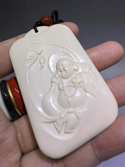 猛犸弥勒佛吊坠挂件男女款，结构致密。尺寸:5.9*3.7*0.8cm克重:19.7g