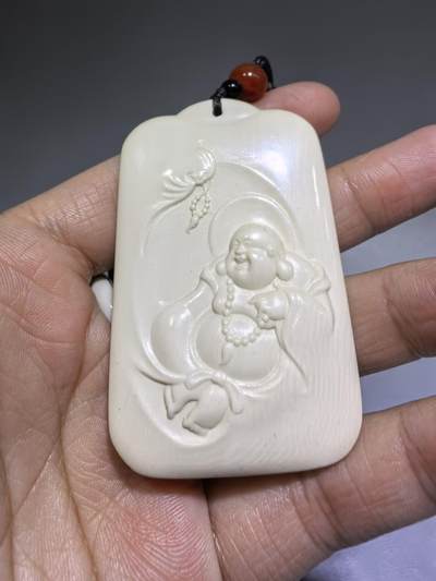 猛犸弥勒佛吊坠挂件男女款，结构致密。尺寸:5.9*3.7*0.8cm克重:19.7g