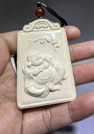 猛犸吊坠挂件男女款，大肚容天下，笑口常开，精雕细琢，料子油润细腻，尺寸:6*3.8*0.9cm克重:22g