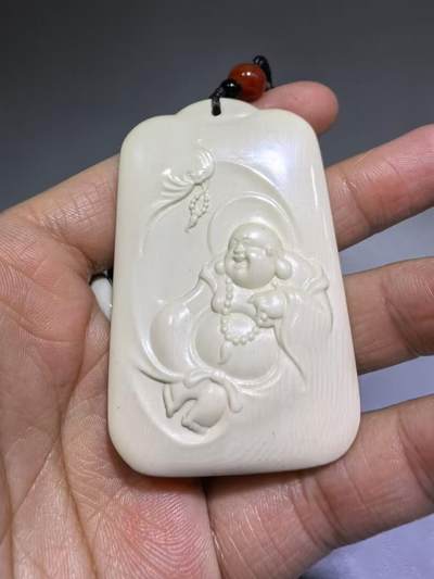 猛犸弥勒佛吊坠挂件男女款，结构致密。尺寸:5.9*3.7*0.8cm克重:19.7g