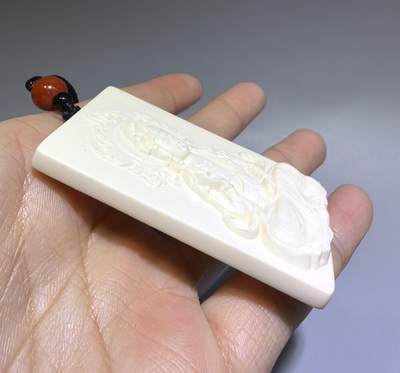 猛犸果冻料精雕观音+经文吊坠挂件男款，尺寸:5.9*3.7*0.8cm克重:20.1g