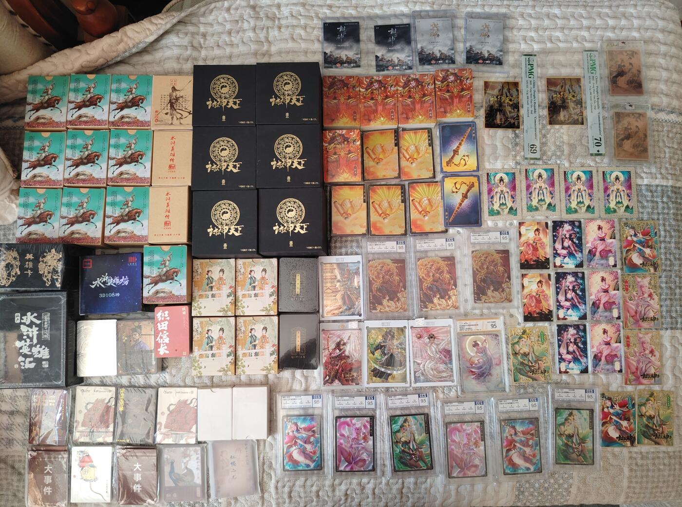 人文社 水浒 红楼梦 丰谷山 万象联名红楼梦编号亲签 封神天下  权迎东水浒卡 雅客 一卡间 封神榜 创世神 女娲 金卡 非严亲签 轩辕坟三妖镀金卡 粗闪 粗闪编号卡 镭射卡 创世女娲卡册 糖卡