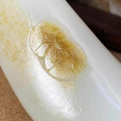霸气财神爷脂白新疆和田玉作品，财神，105.96g，洒金皮，玉质油润，糯性一流，油糯粘手，立体圆雕工艺，雕工精湛，饱满喜庆大克重，可把可摆，苏州名家作品，有证全套包装！