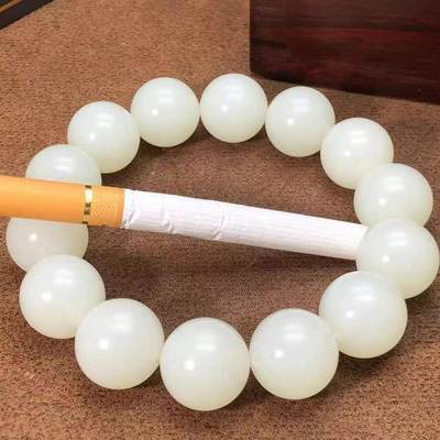 今日新品【16mm】霸气羊脂佛珠手串脂白新疆和田玉作品，佛珠手串，流光溢彩，90.39g，单颗尺寸16mm，玉质莹润，脂粉好，颗颗精选，巨超值，有证书全套包装！X320403