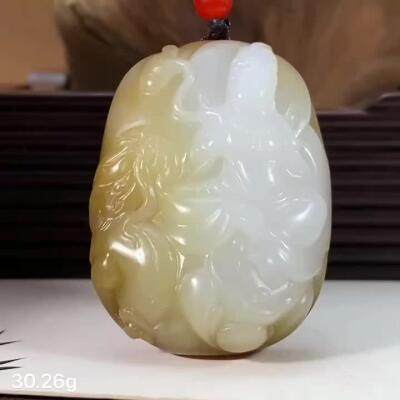标本级精品糖白观音脂白新疆和田且末糖玉作品，呈龙观音，30.26g，超美红糖，糖白分明，白到羊脂，油性好，脂粉感十足，糯性满满，高浮雕工艺精雕观音，饱满精致！尺寸约39×29×15mm！另送鉴定证书！J2 240403
