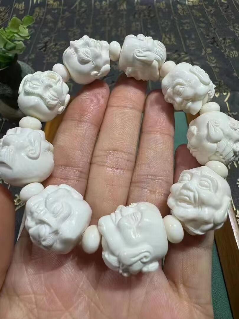 精工《十八罗汉》手串，牙质细腻润泽，雕工精湛，十八罗汉表情各不相同，五官立体传神规格：1.8，现货实拍