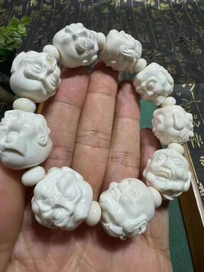 精工《十八罗汉》手串，牙质细腻润泽，雕工精湛，十八罗汉表情各不相同，五官立体传神规格：1.8，现货实拍