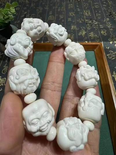 精工《十八罗汉》手串，牙质细腻润泽，雕工精湛，十八罗汉表情各不相同，五官立体传神规格：1.8，现货实拍