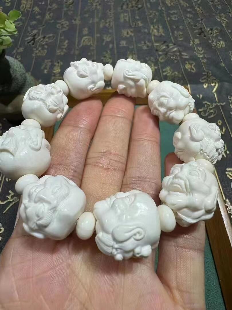 精工《十八罗汉》手串，牙质细腻润泽，雕工精湛，十八罗汉表情各不相同，五官立体传神规格：1.8，现货实拍