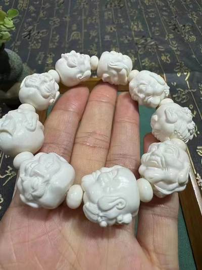 精工《十八罗汉》手串，牙质细腻润泽，雕工精湛，十八罗汉表情各不相同，五官立体传神规格：1.8，现货实拍