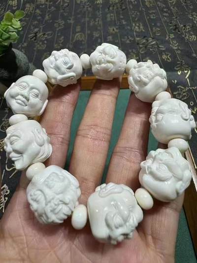 精工《十八罗汉》手串，牙质细腻润泽，雕工精湛，十八罗汉表情各不相同，五官立体传神规格：1.8，现货实拍
