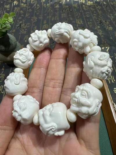 精工《十八罗汉》手串，牙质细腻润泽，雕工精湛，十八罗汉表情各不相同，五官立体传神规格：1.8，现货实拍
