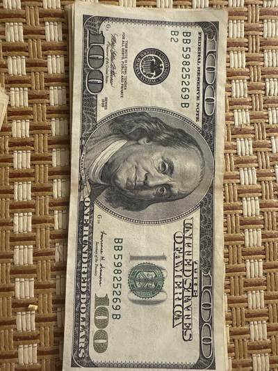 1990一张，1999四张，2003有多张 100美元💵