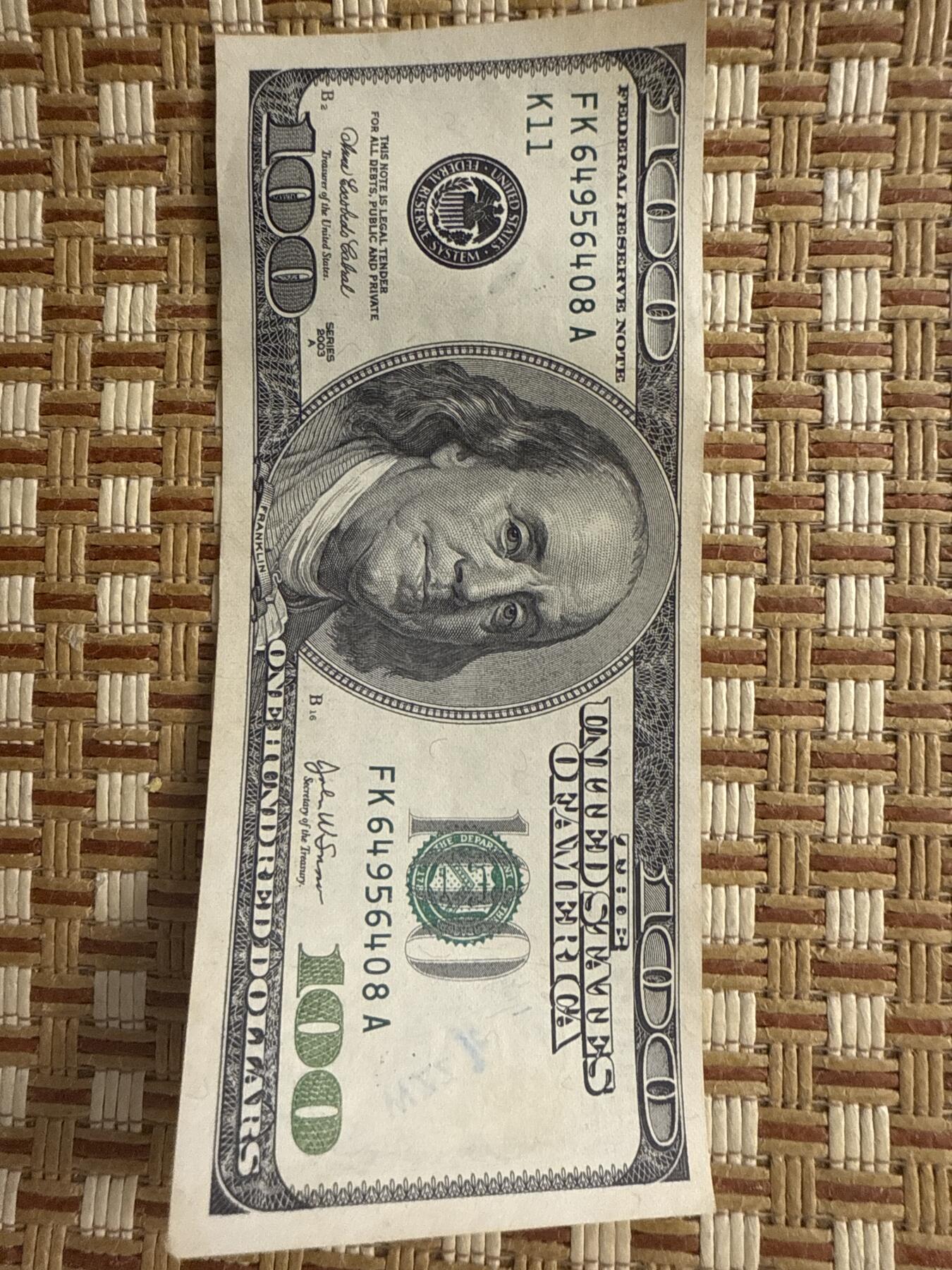 1990一张，1999四张，2003有多张 100美元💵