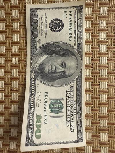 1990一张，1999四张，2003有多张 100美元💵