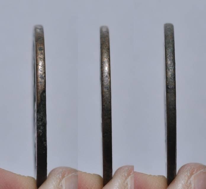 乾元重宝折十，背瑞雀。