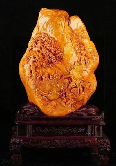 百斤重器极品神器
‖田黄石‖系列《松下雅聚》
完美质地，色泽温润，精雕细琢，寓意吉祥，送高档锦盒包装，收藏送礼佳品！
「长40cm宽31cm高63cm  重99.6斤」
不刀不包！！