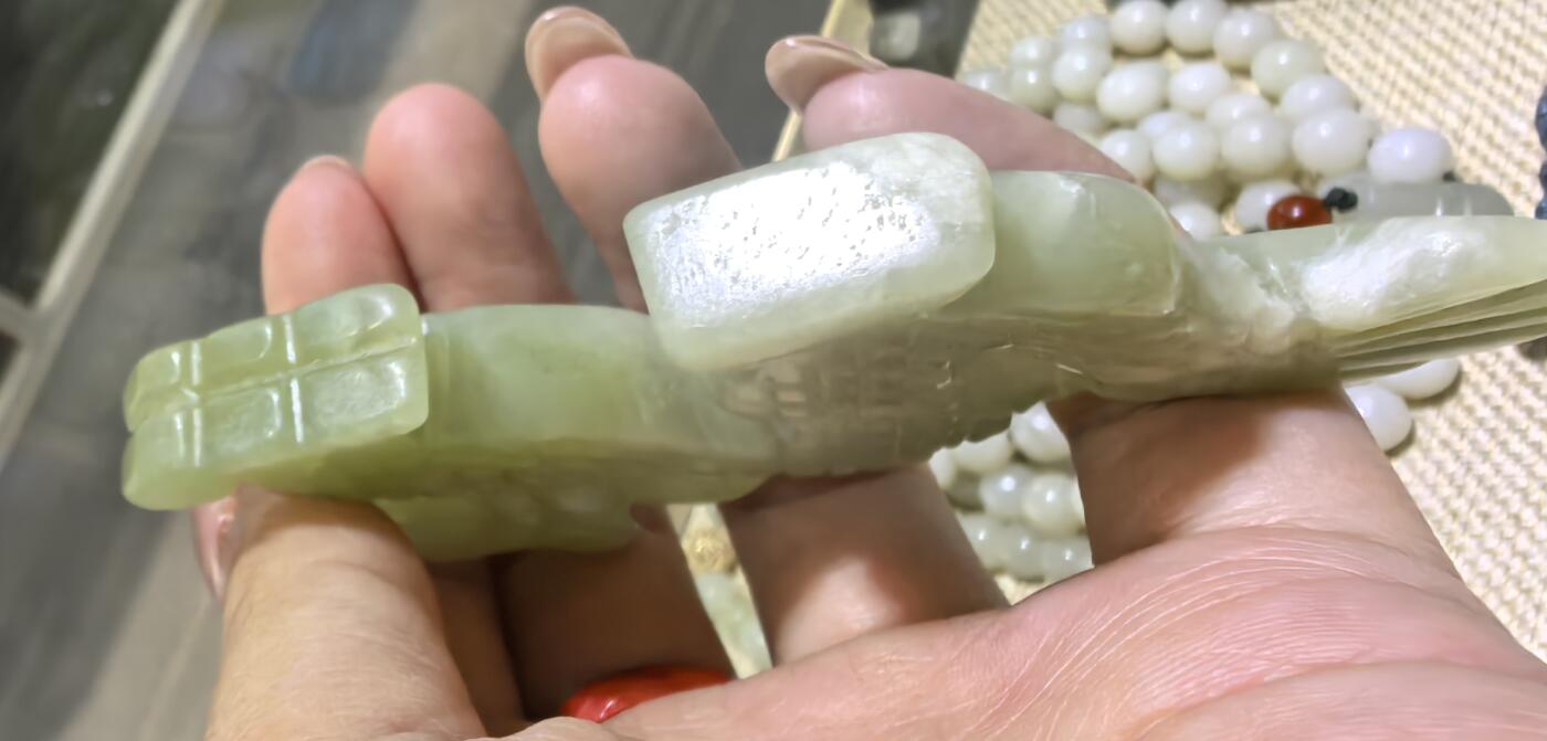 旧藏古代岫玉龙船配饰，包浆浑厚。可做手把件挂件。全品如图。尺寸:长9.42*45.7*9.6cm