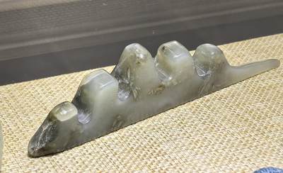 旧藏和田玉笔架，全品如图，尺寸:长11.8高3.0厚1.7cm