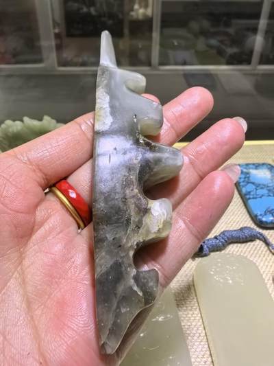 旧藏和田玉笔架，全品如图，尺寸:长11.8高3.0厚1.7cm