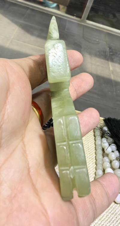旧藏古代岫玉龙船配饰，包浆浑厚。可做手把件挂件。全品如图。尺寸:长9.42*45.7*9.6cm