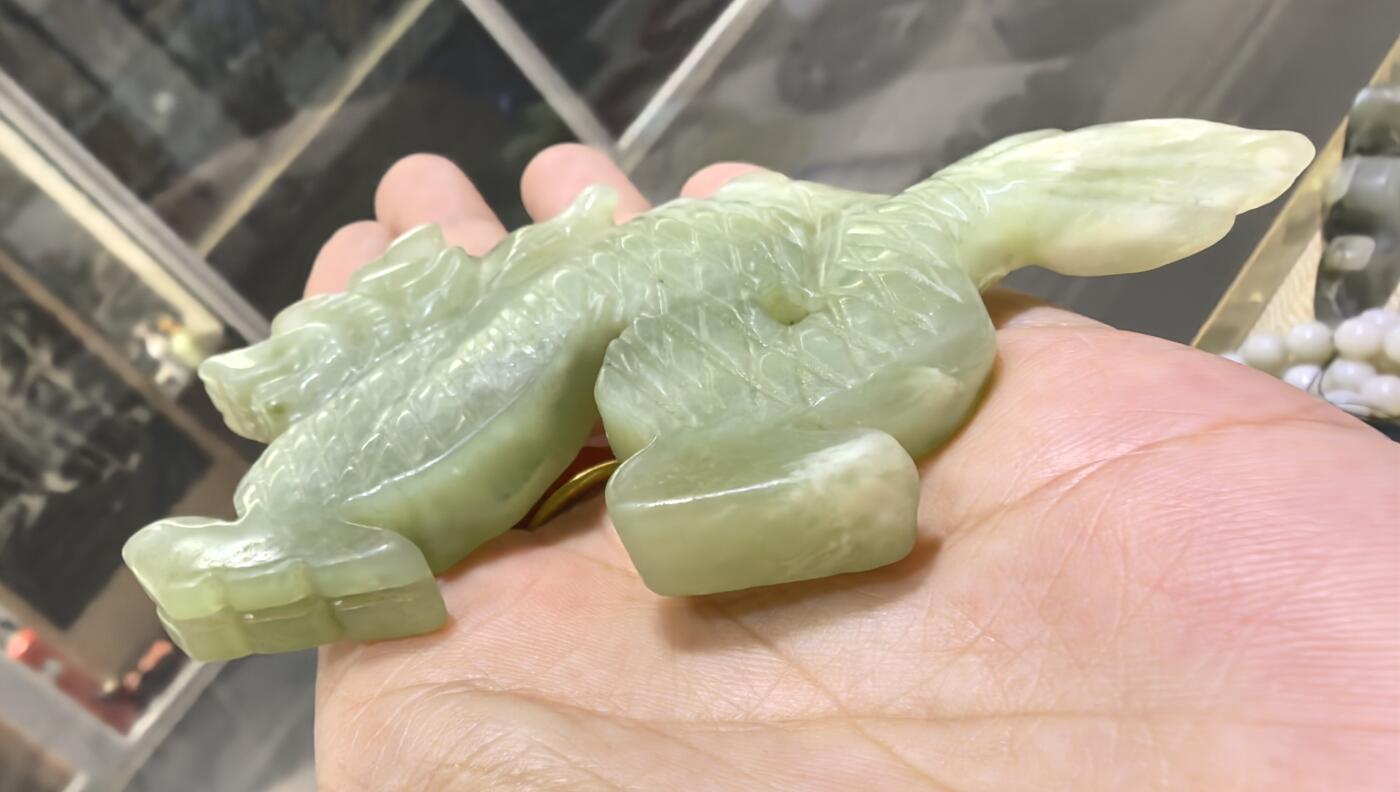 旧藏古代岫玉龙船配饰，包浆浑厚。可做手把件挂件。全品如图。尺寸:长9.42*45.7*9.6cm