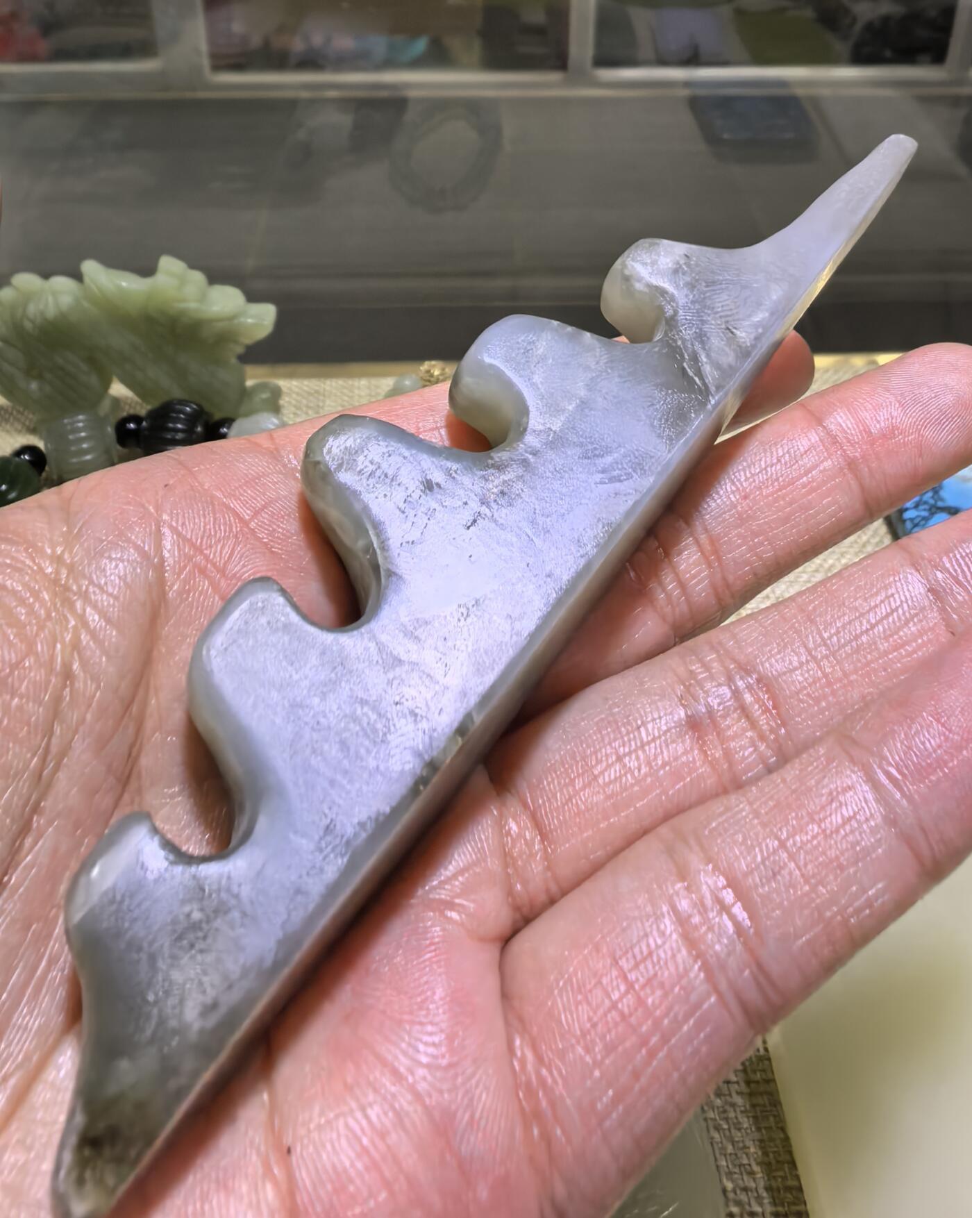 旧藏和田玉笔架，全品如图，尺寸:长11.8高3.0厚1.7cm