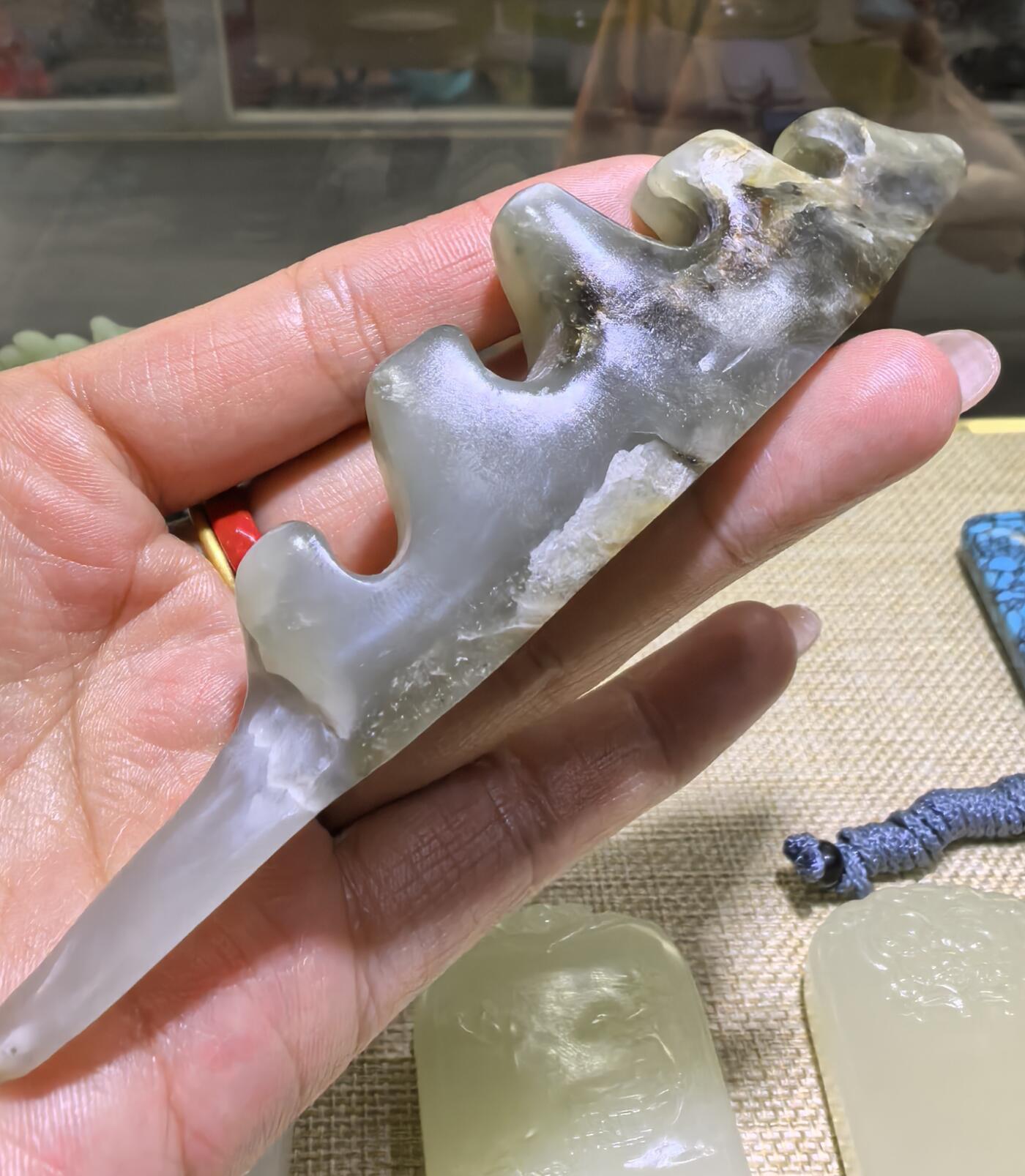 旧藏和田玉笔架，全品如图，尺寸:长11.8高3.0厚1.7cm