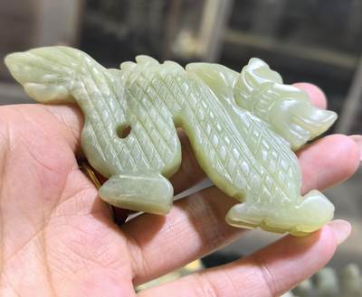 旧藏古代岫玉龙船配饰，包浆浑厚。可做手把件挂件。全品如图。尺寸:长9.42*45.7*9.6cm