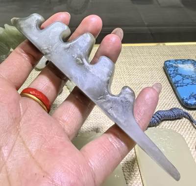 旧藏和田玉笔架，全品如图，尺寸:长11.8高3.0厚1.7cm