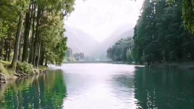 湖畔霓裳