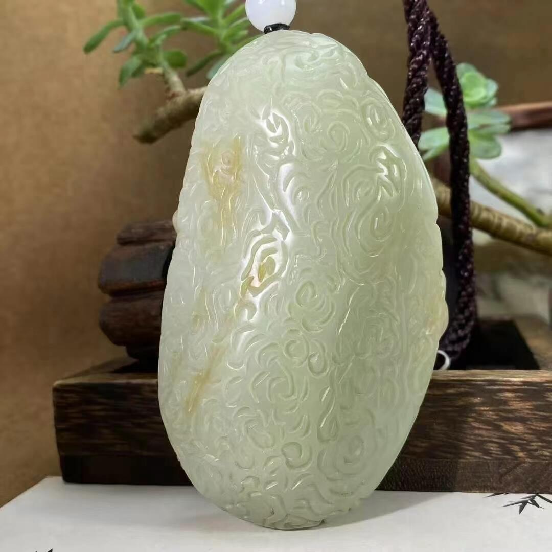 亏出半斤多重的霸气祥龙手把新疆和田玉作品，龙行天下，270.56g，油性好，脂粉感十足，微结构，圆雕工艺霸气祥龙，生动威猛，超大克重，工费秒杀！苏州名家作品，有证书全套包装！不包邮！11815JL240516