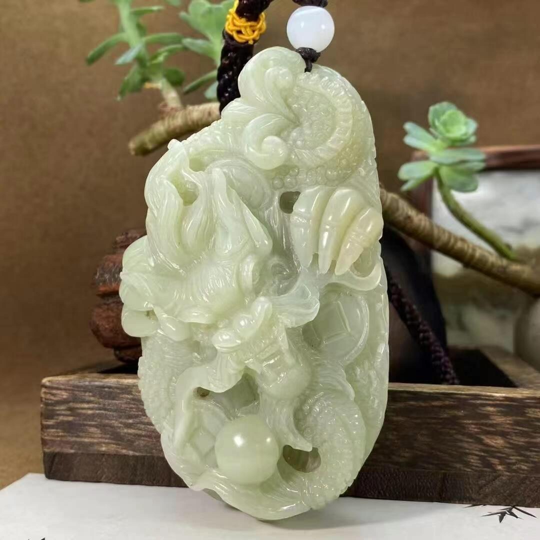 亏出半斤多重的霸气祥龙手把新疆和田玉作品，龙行天下，270.56g，油性好，脂粉感十足，微结构，圆雕工艺霸气祥龙，生动威猛，超大克重，工费秒杀！苏州名家作品，有证书全套包装！不包邮！11815JL240516