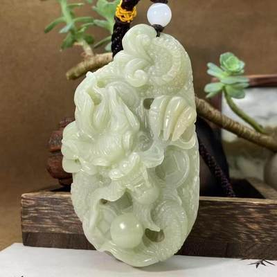 亏出半斤多重的霸气祥龙手把新疆和田玉作品，龙行天下，270.56g，油性好，脂粉感十足，微结构，圆雕工艺霸气祥龙，生动威猛，超大克重，工费秒杀！苏州名家作品，有证书全套包装！不包邮！11815JL240516