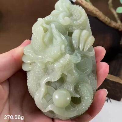 亏出半斤多重的霸气祥龙手把新疆和田玉作品，龙行天下，270.56g，油性好，脂粉感十足，微结构，圆雕工艺霸气祥龙，生动威猛，超大克重，工费秒杀！苏州名家作品，有证书全套包装！不包邮！11815JL240516