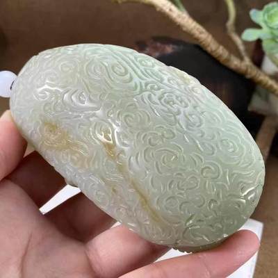 亏出半斤多重的霸气祥龙手把新疆和田玉作品，龙行天下，270.56g，油性好，脂粉感十足，微结构，圆雕工艺霸气祥龙，生动威猛，超大克重，工费秒杀！苏州名家作品，有证书全套包装！不包邮！11815JL240516
