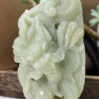 亏出半斤多重的霸气祥龙手把新疆和田玉作品，龙行天下，270.56g，油性好，脂粉感十足，微结构，圆雕工艺霸气祥龙，生动威猛，超大克重，工费秒杀！苏州名家作品，有证书全套包装！不包邮！11815JL240516