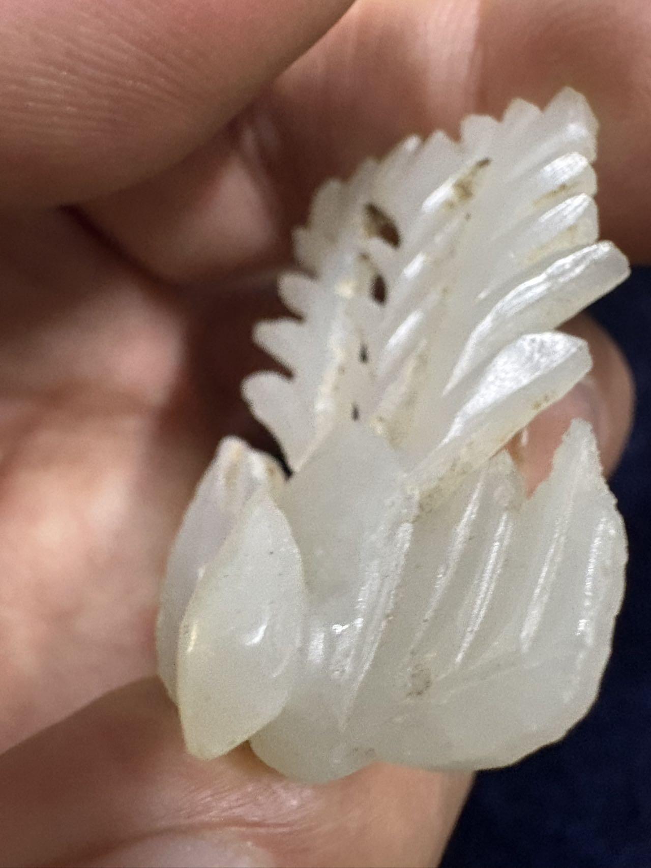 老和田玉凤凰，当时清代头饰上镶嵌件，件手工雕刻，玉质洁白温群，全品无任何瑕疵 ，讨喜的题材讨喜的个头