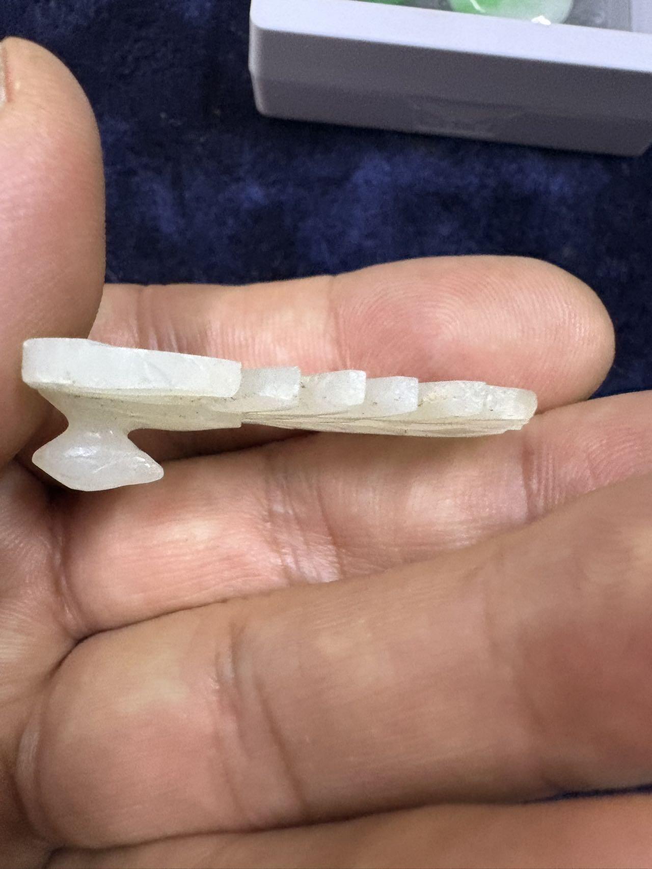 老和田玉凤凰，当时清代头饰上镶嵌件，件手工雕刻，玉质洁白温群，全品无任何瑕疵 ，讨喜的题材讨喜的个头