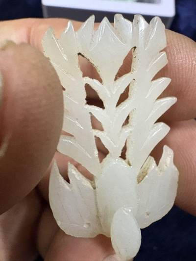 老和田玉凤凰，当时清代头饰上镶嵌件，件手工雕刻，玉质洁白温群，全品无任何瑕疵 ，讨喜的题材讨喜的个头