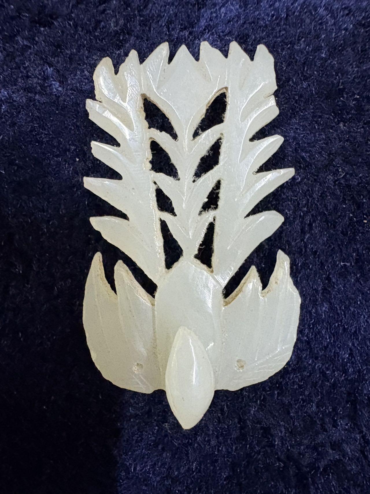 老和田玉凤凰，当时清代头饰上镶嵌件，件手工雕刻，玉质洁白温群，全品无任何瑕疵 ，讨喜的题材讨喜的个头