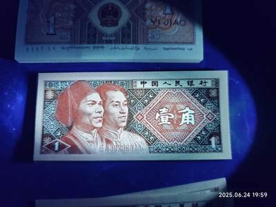 8001早期正红背红89年EW冠，带珍珠漏印，错版瑕疵一眼清。
