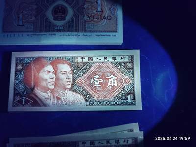 8001早期正红背红89年EW冠，带珍珠漏印，错版瑕疵一眼清。