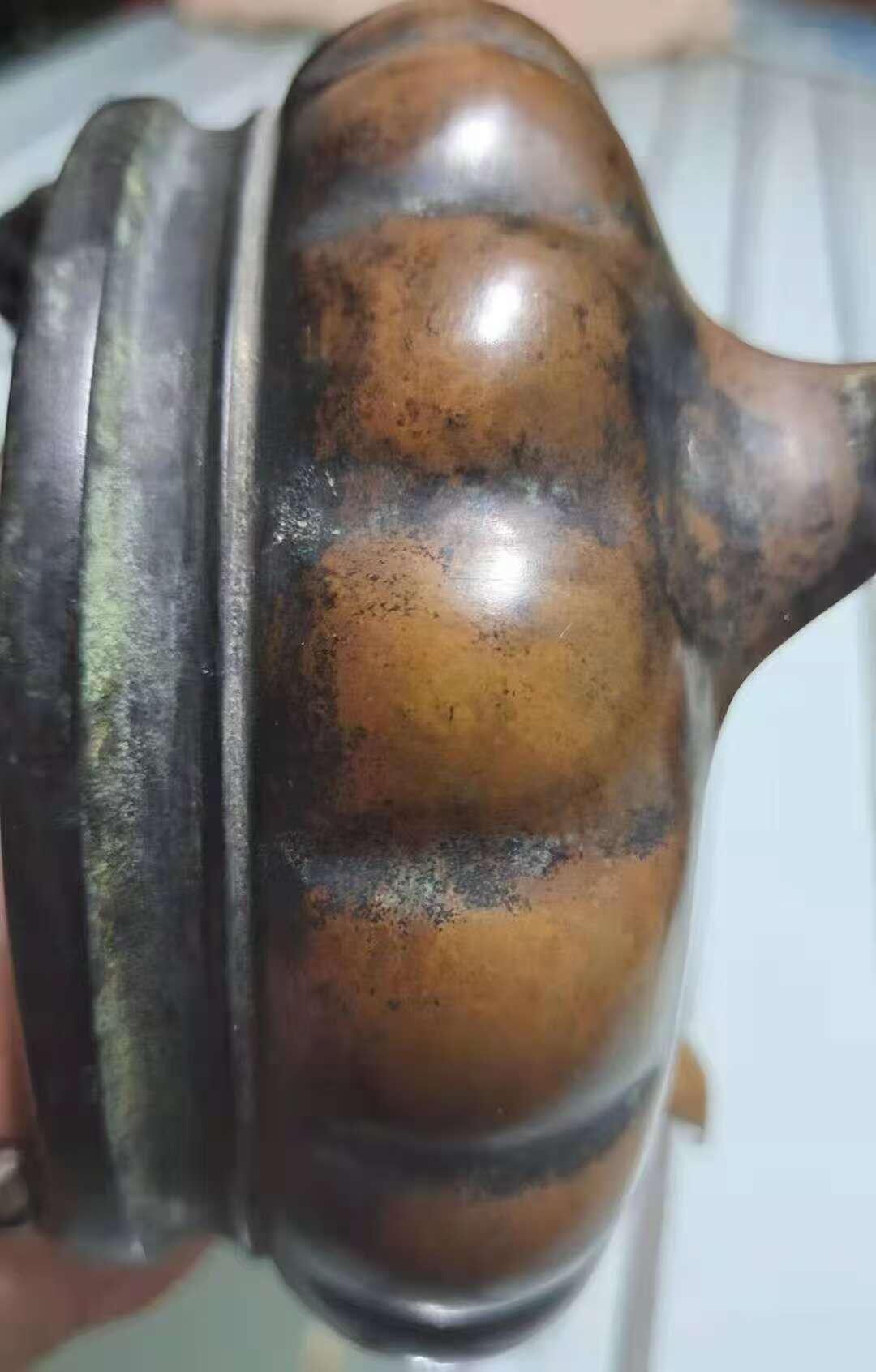 你好老师，我的藏品是清代瓜棱形三足绳耳铜炉，底款为永存珍玩，真品，表面包浆厚重老辣，器型精巧厚重，铜质精良