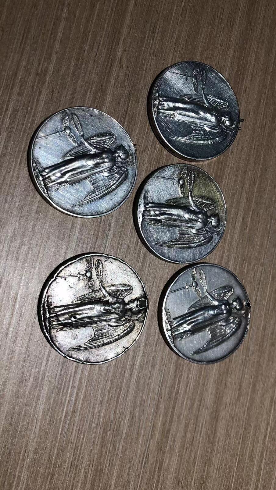 外国章边上刻华人名字