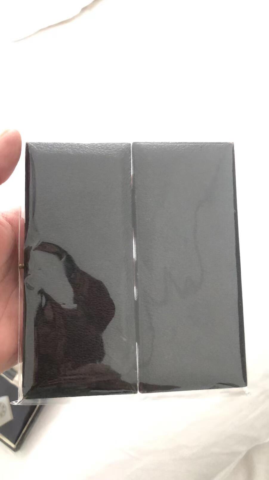 外国章边上刻华人名字